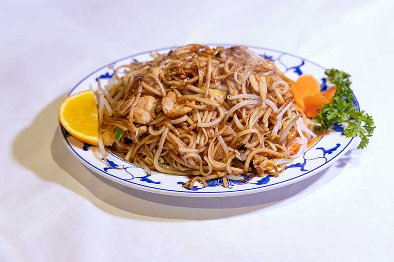 Gebratene Nudeln mit Eiern, H&auml;hnchenbrustfilet